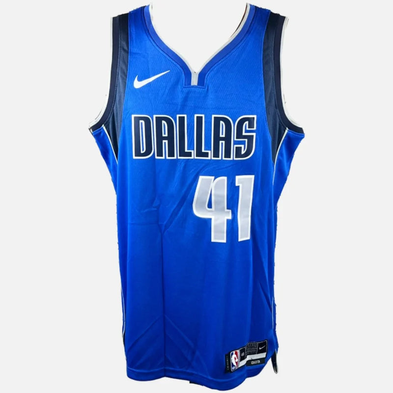 Dirk Nowitzki Signed Dallas Mavericks Jersey